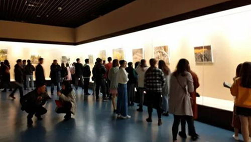 藝術學院組織美術學專業學生參觀油畫展 在藝術交流中深化專業認知